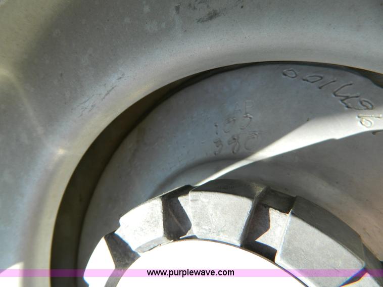 image for item B3775 1996 Kenworth T600 semi truck