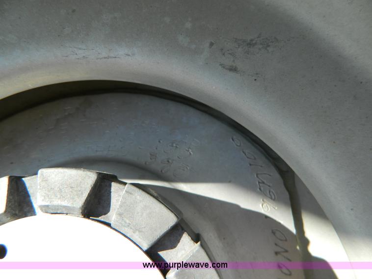 image for item B3775 1996 Kenworth T600 semi truck