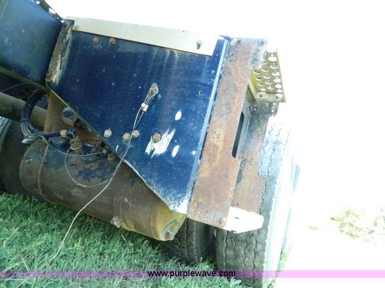 image for item B3775 1996 Kenworth T600 semi truck