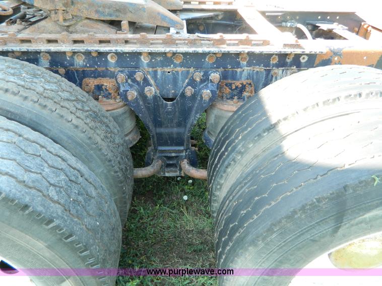 image for item B3775 1996 Kenworth T600 semi truck