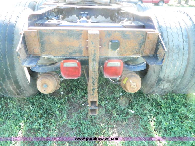 image for item B3775 1996 Kenworth T600 semi truck