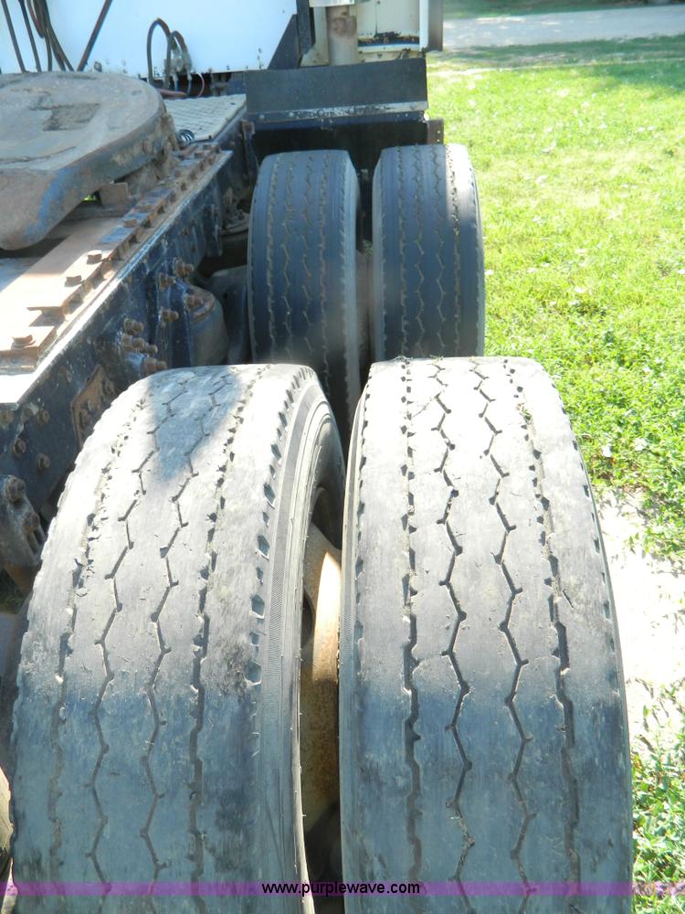 image for item B3775 1996 Kenworth T600 semi truck