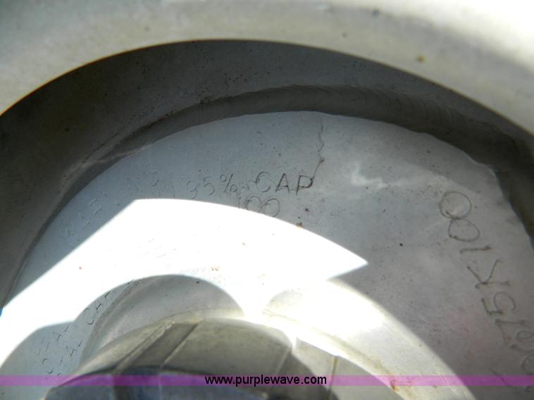 image for item B3775 1996 Kenworth T600 semi truck