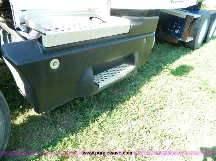 image for item B3775 1996 Kenworth T600 semi truck