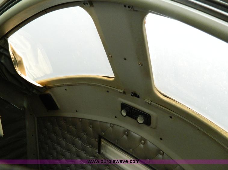 image for item B3776 1999 Kenworth T600 AeroCab semi truck