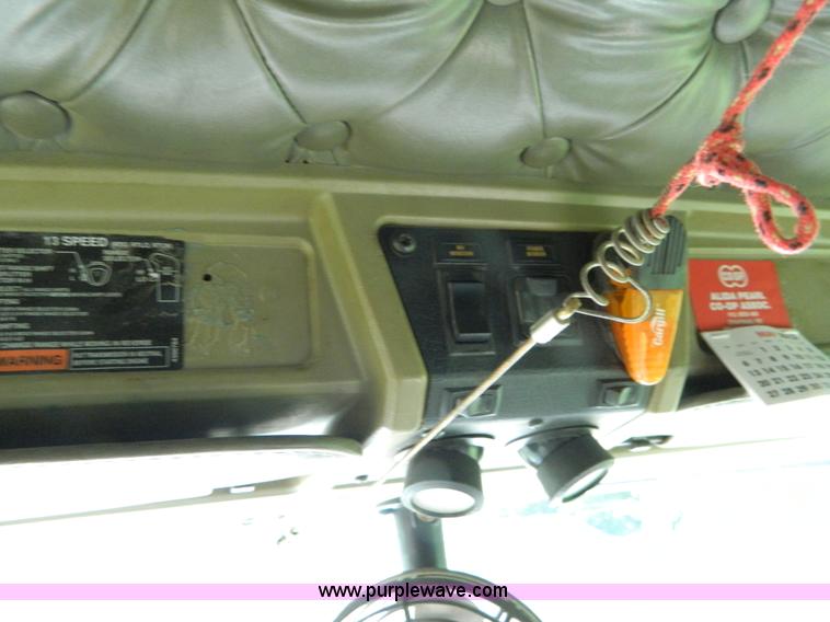 image for item B3776 1999 Kenworth T600 AeroCab semi truck