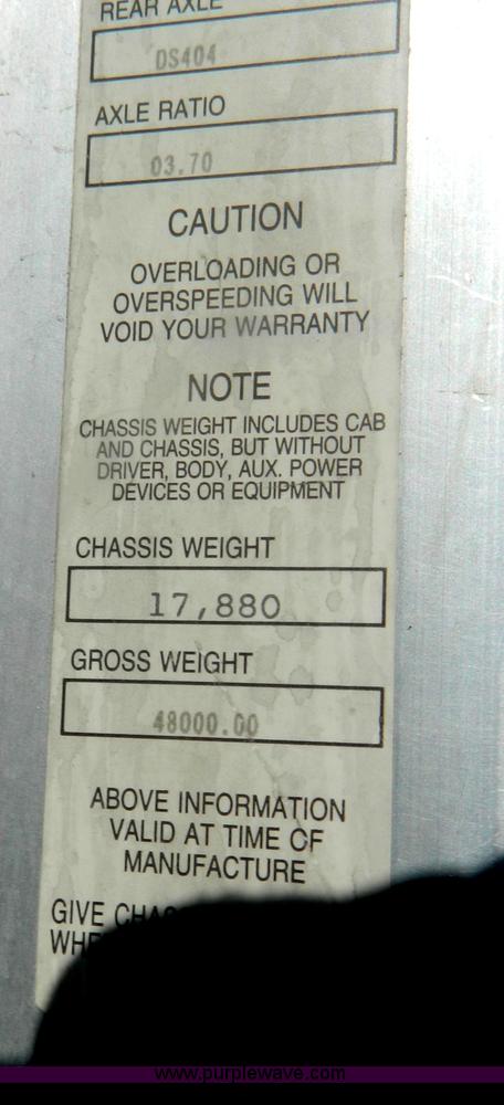 image for item B3776 1999 Kenworth T600 AeroCab semi truck