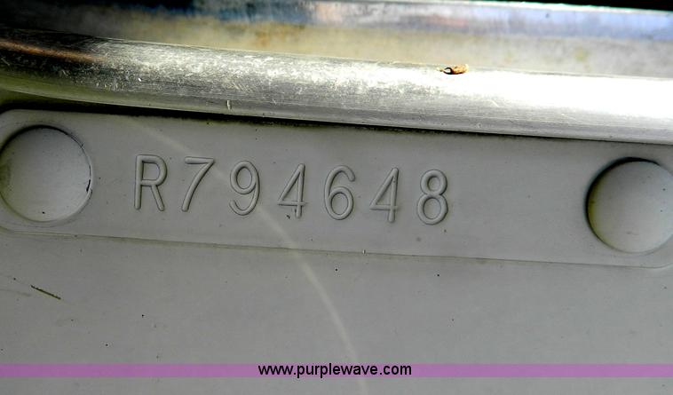 image for item B3776 1999 Kenworth T600 AeroCab semi truck