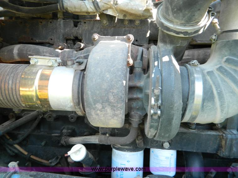 image for item B3776 1999 Kenworth T600 AeroCab semi truck