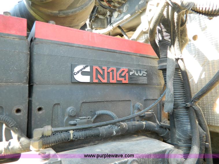 image for item B3776 1999 Kenworth T600 AeroCab semi truck