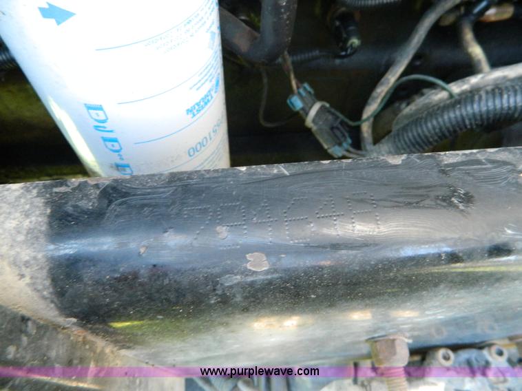 image for item B3776 1999 Kenworth T600 AeroCab semi truck