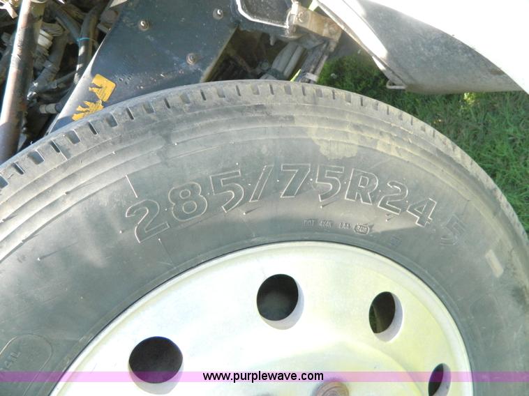 image for item B3776 1999 Kenworth T600 AeroCab semi truck