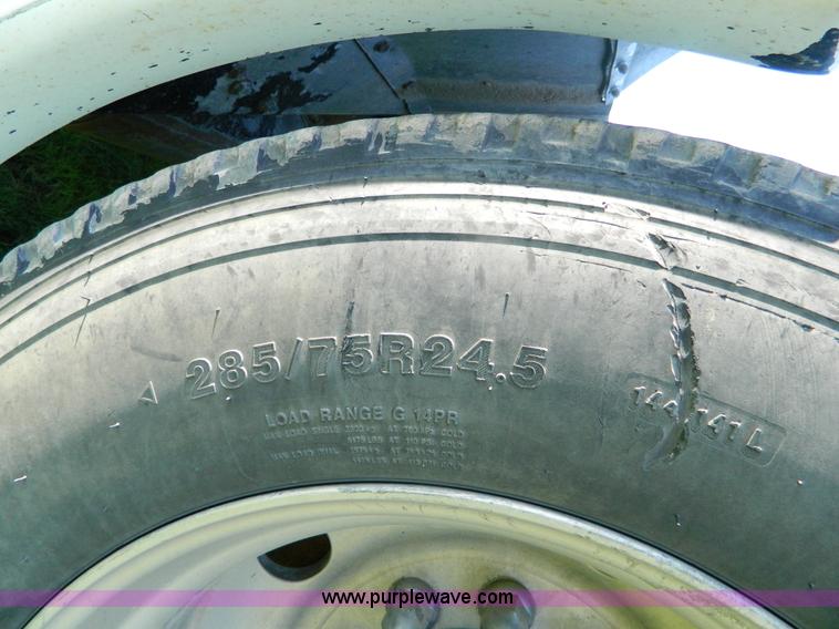 image for item B3776 1999 Kenworth T600 AeroCab semi truck