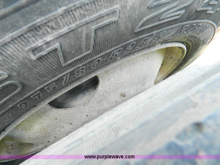 image for item B3776 1999 Kenworth T600 AeroCab semi truck