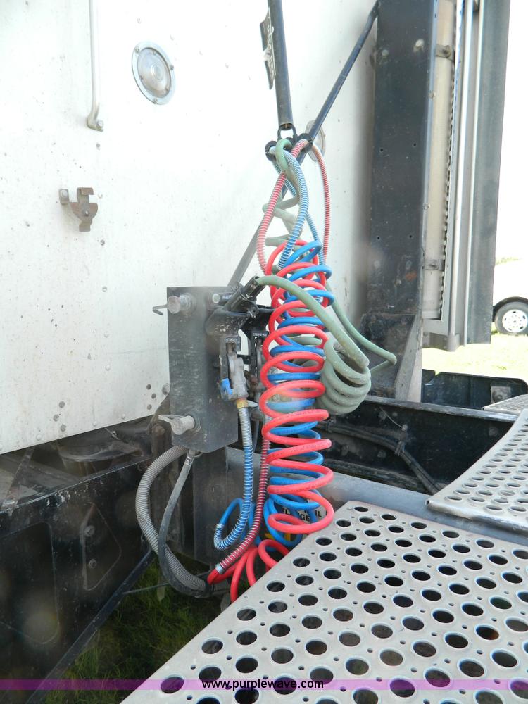 image for item B3776 1999 Kenworth T600 AeroCab semi truck