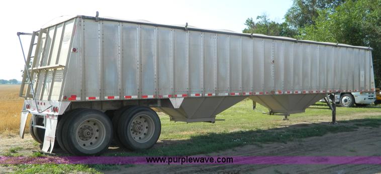 image for item B3777 1993 Merritt aluminum grain trailer