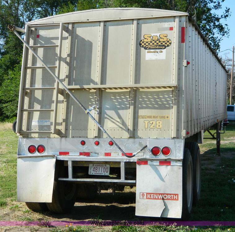image for item B3777 1993 Merritt aluminum grain trailer
