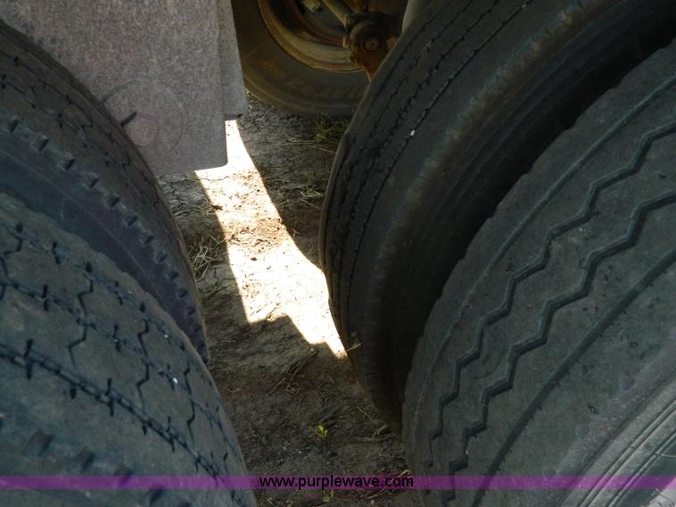 image for item B3777 1993 Merritt aluminum grain trailer