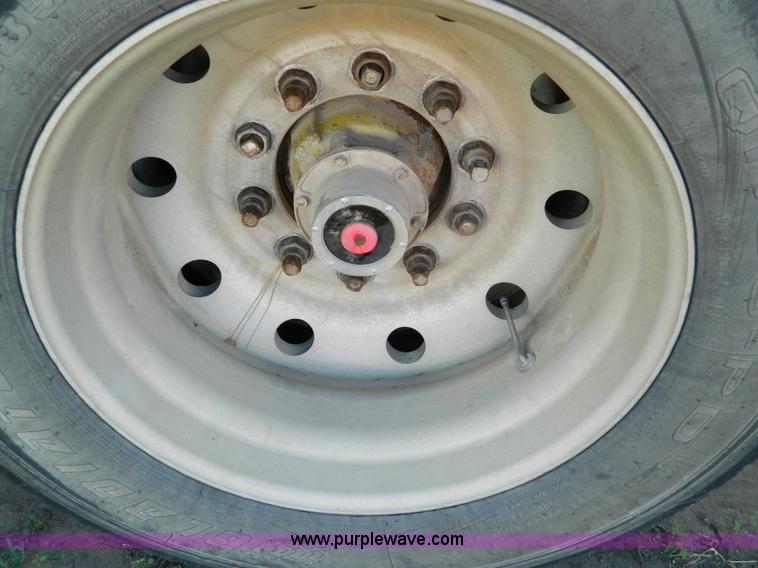 image for item B3777 1993 Merritt aluminum grain trailer