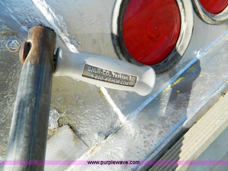 image for item B3777 1993 Merritt aluminum grain trailer