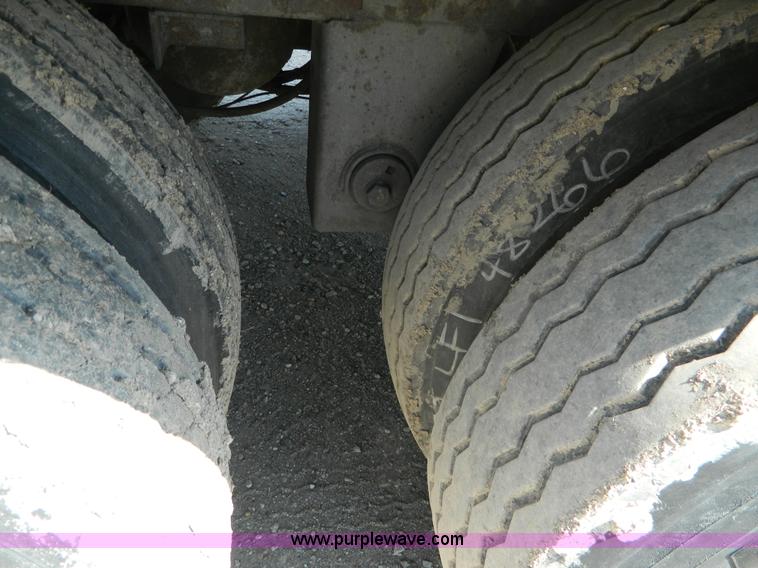 image for item B3779 1999 Great Dane van trailer