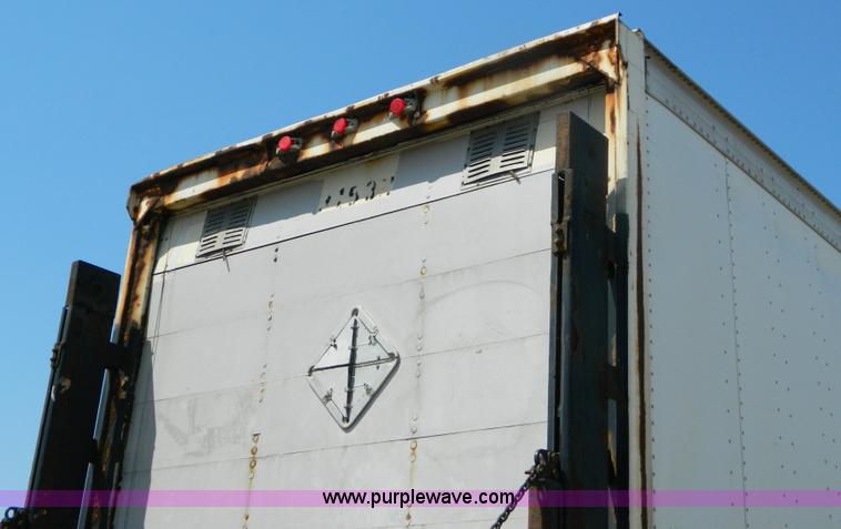 image for item B3779 1999 Great Dane van trailer