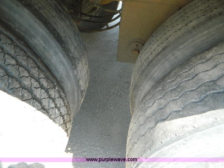 image for item B3782 1998 Trail Mobile van trailer