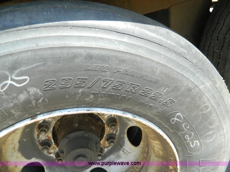 image for item B3782 1998 Trail Mobile van trailer