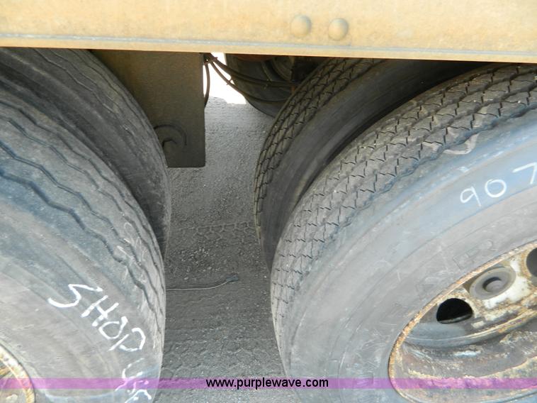 image for item B3782 1998 Trail Mobile van trailer