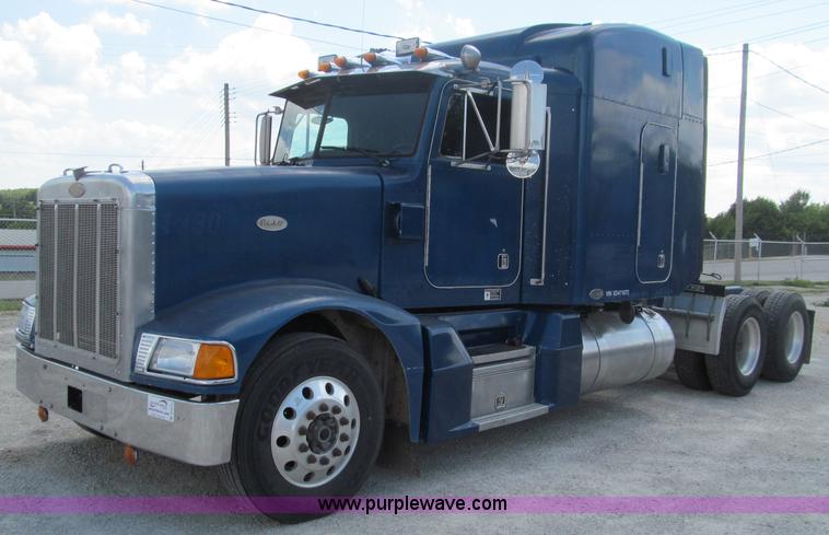 image for item B6373 1999 Peterbilt 377 semi truck