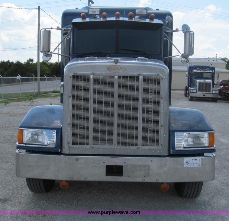 image for item B6373 1999 Peterbilt 377 semi truck