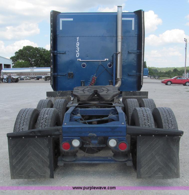 image for item B6373 1999 Peterbilt 377 semi truck