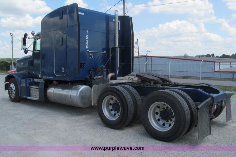 image for item B6373 1999 Peterbilt 377 semi truck