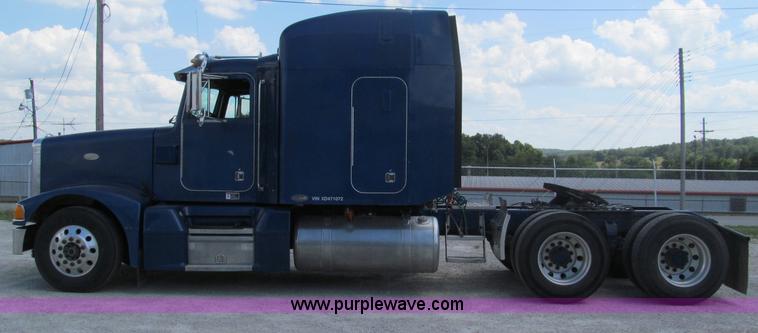 image for item B6373 1999 Peterbilt 377 semi truck