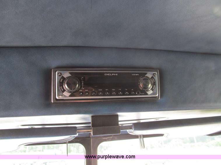 image for item B6373 1999 Peterbilt 377 semi truck