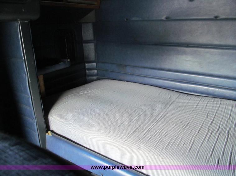 image for item B6373 1999 Peterbilt 377 semi truck