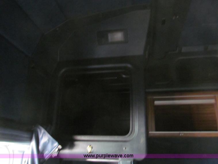 image for item B6373 1999 Peterbilt 377 semi truck