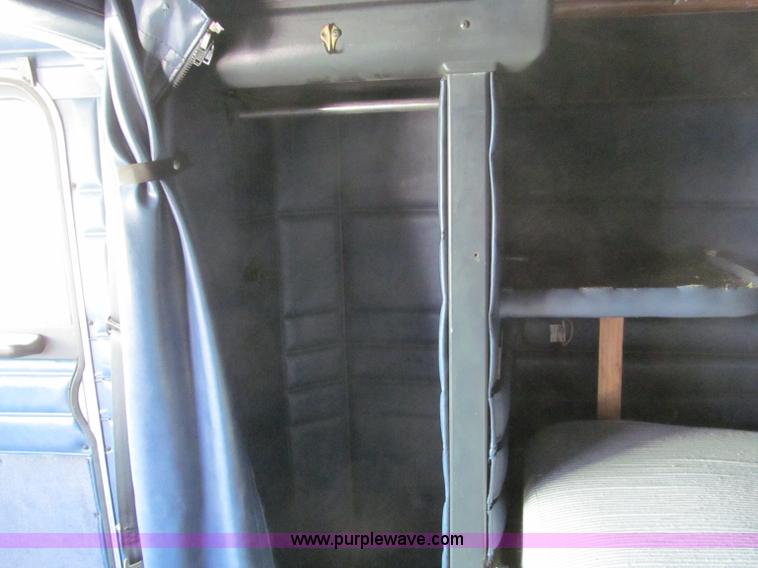 image for item B6373 1999 Peterbilt 377 semi truck