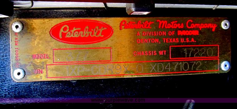 image for item B6373 1999 Peterbilt 377 semi truck