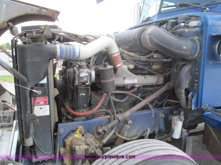 image for item B6373 1999 Peterbilt 377 semi truck