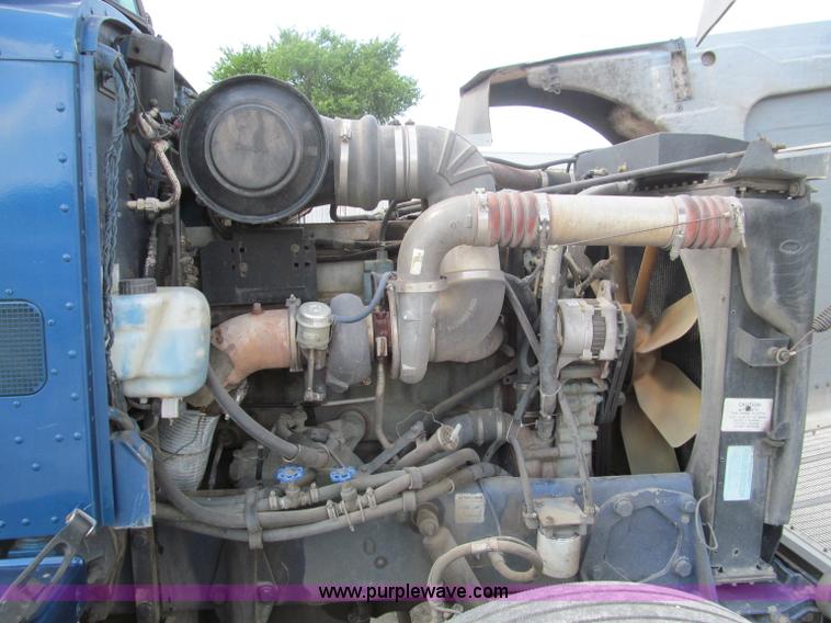 image for item B6373 1999 Peterbilt 377 semi truck