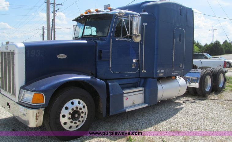image for item B6374 1999 Peterbilt 377 semi truck