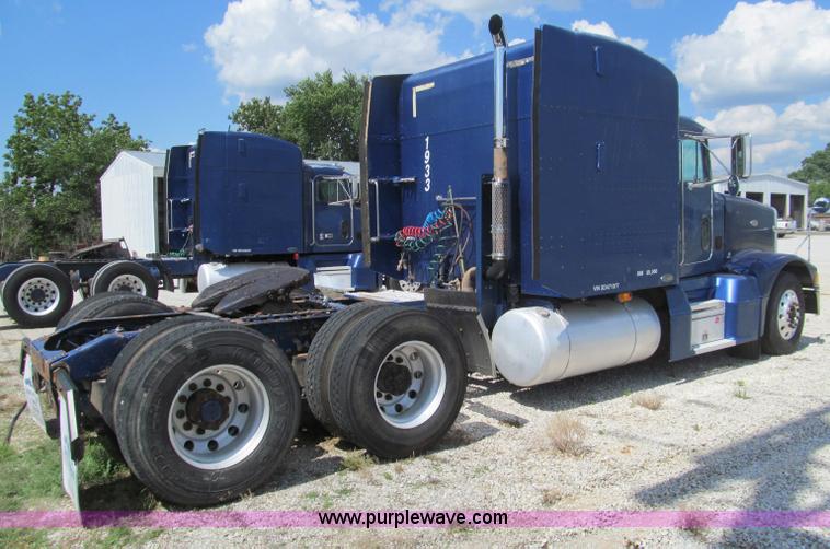 image for item B6374 1999 Peterbilt 377 semi truck