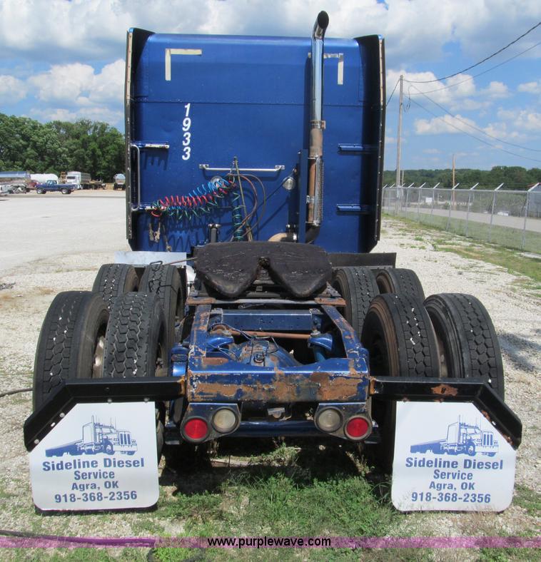 image for item B6374 1999 Peterbilt 377 semi truck