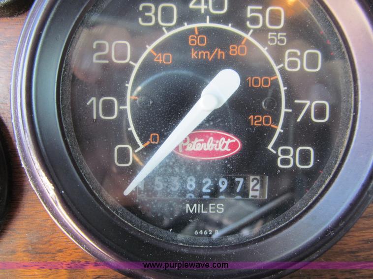 image for item B6374 1999 Peterbilt 377 semi truck