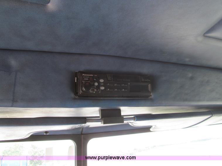 image for item B6374 1999 Peterbilt 377 semi truck