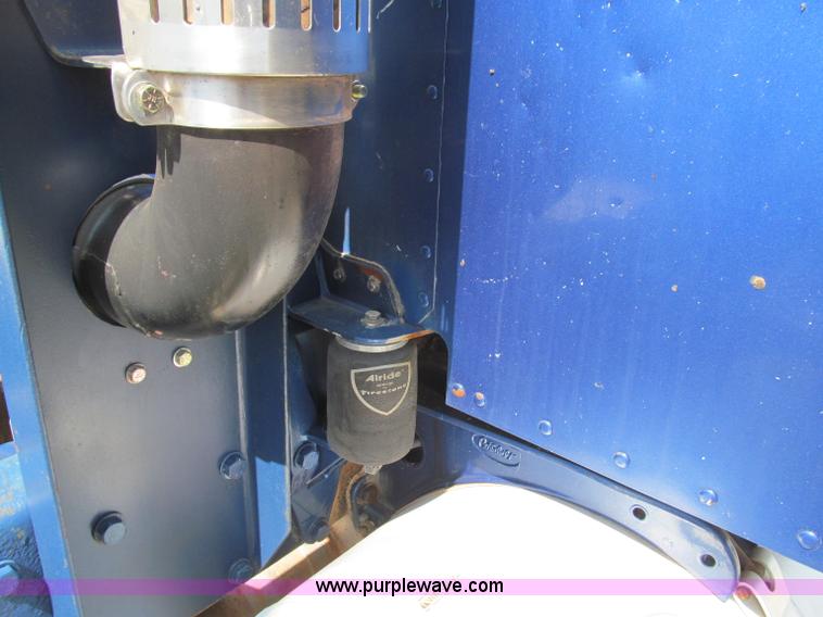 image for item B6374 1999 Peterbilt 377 semi truck