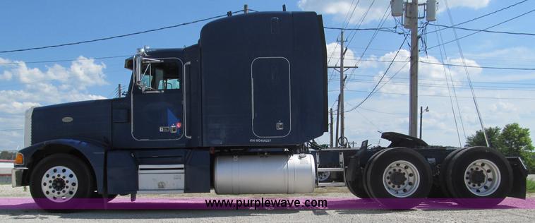 image for item B6375 1998 Peterbilt 377 semi truck