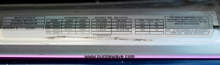 image for item B6375 1998 Peterbilt 377 semi truck
