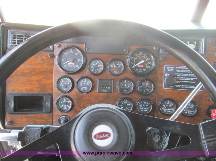 image for item B6375 1998 Peterbilt 377 semi truck